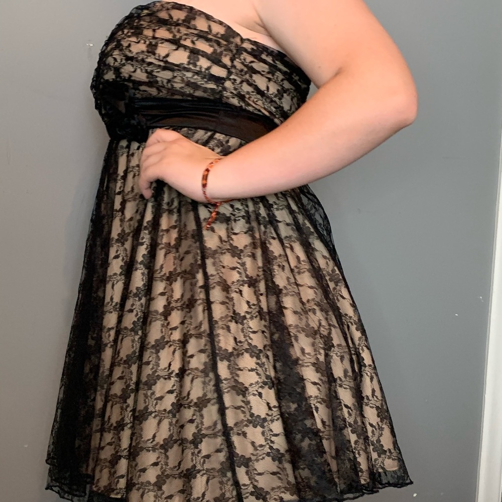 black/tan lace appropriate behavior dress - Picture 2 of 3